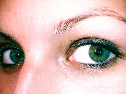 Koja boja kose je pogodna za zelene oči?