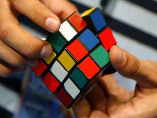 Kako sakupiti križ u kocki Rubik?