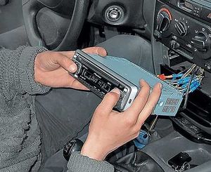 Kako instalirati auto-radio?