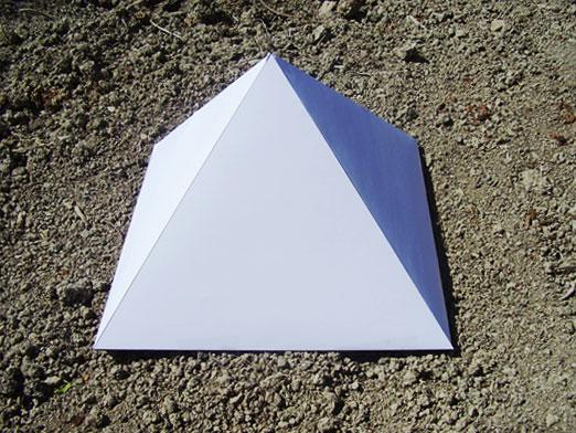Kako pronaći volumen piramide?